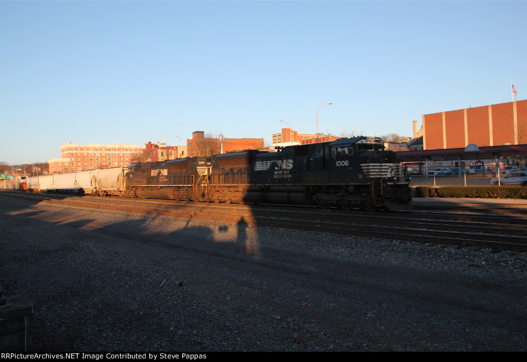 NS 1006 takes a manifest east